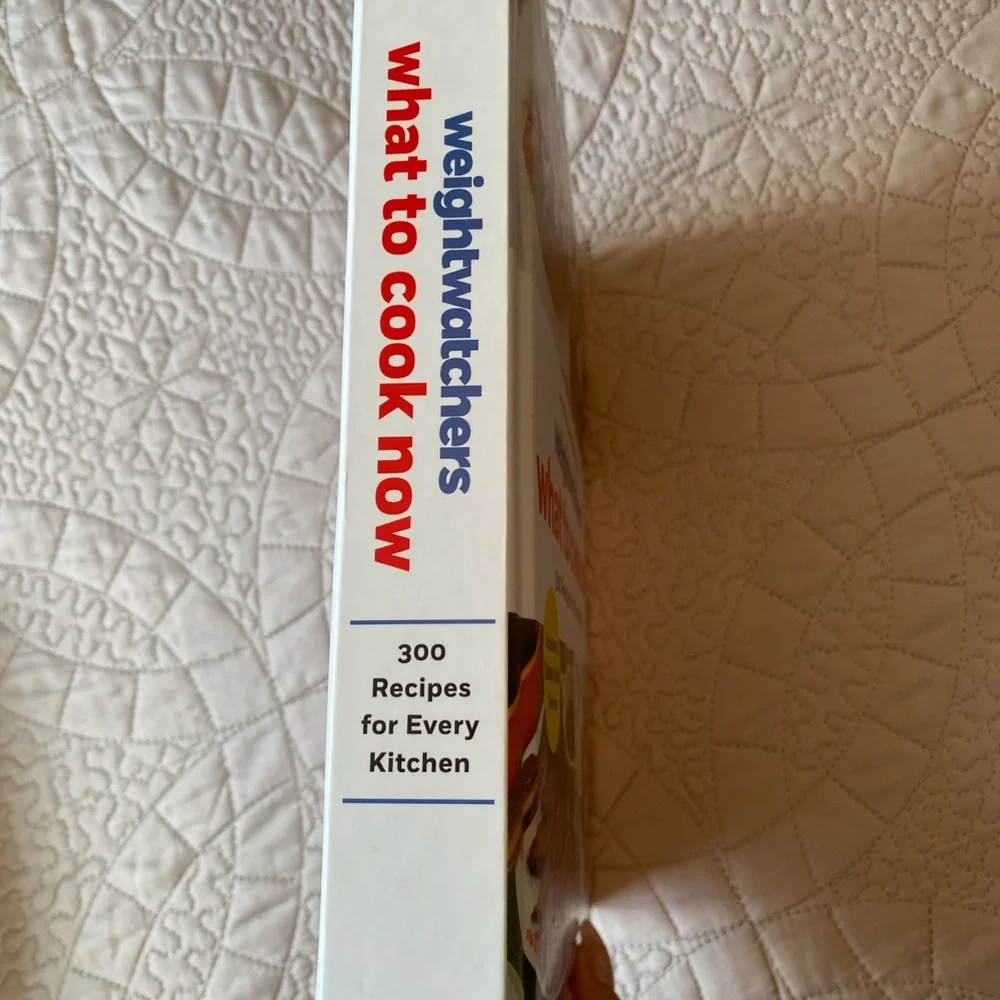 Weight Watchers What to Cook Now Cookbook - Over 300 great recipes ๐ฉโ๐ณ - Picture 2 of 16